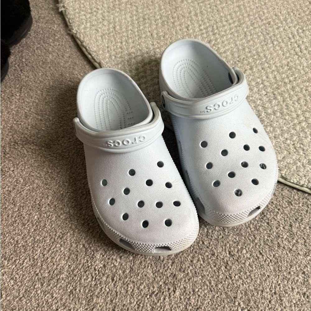 CROCS PALE LIGHT BLUE CROCS